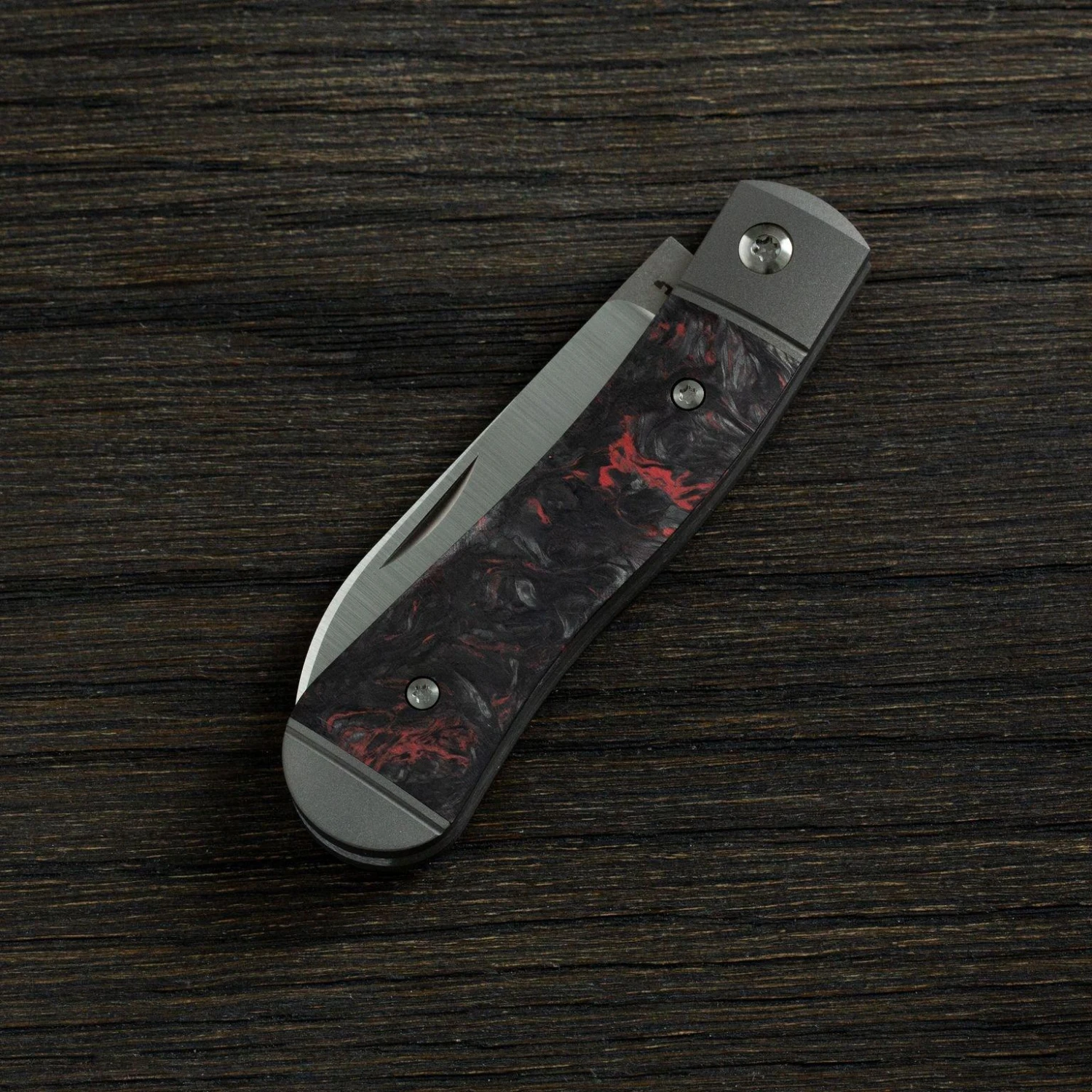 Jack Wolf K9 Jack, Red Dark Matter Fat Carbon K9-01-DMR Navaja Slipjoint - Imagen 2